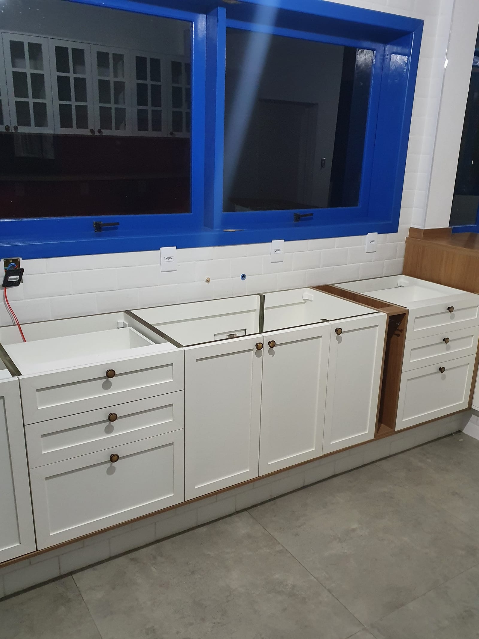 Instalação de cozinha planejada em obra